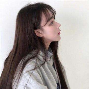 张一山女友被曝光是宋妍霏，网友晒出实锤图，两人光明正大秀同款？